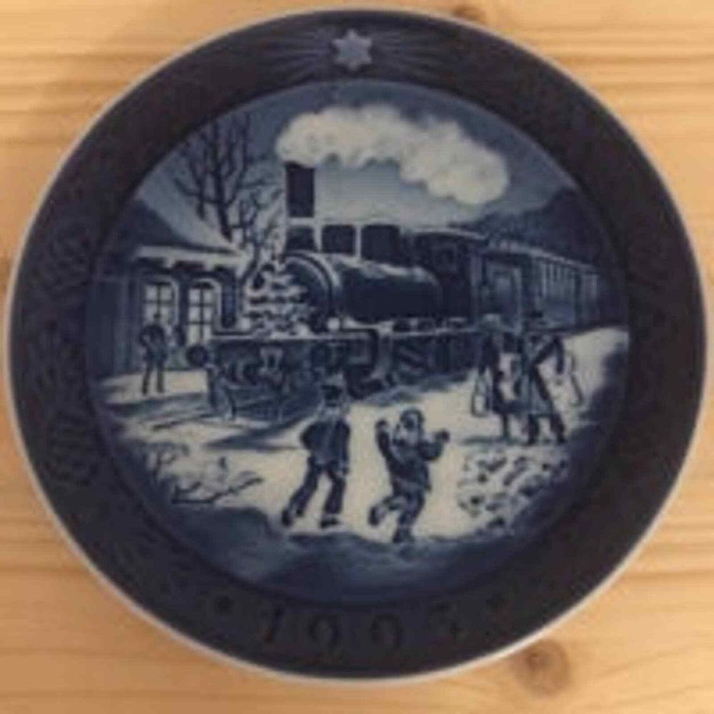 Royal Copenhagen, Christmas plate. 1993. Christmas guests. EUC‎